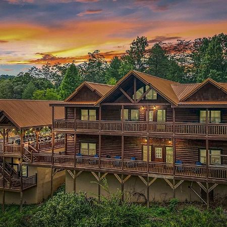 Smokey'S Paradise By Avantstay Sleeps 22 Pool Сивиървил Екстериор снимка