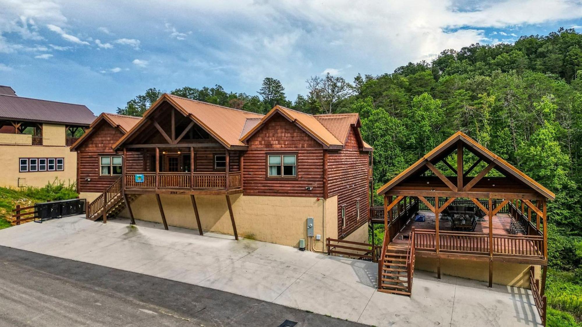 Smokey'S Paradise By Avantstay Sleeps 22 Pool Сивиървил Екстериор снимка