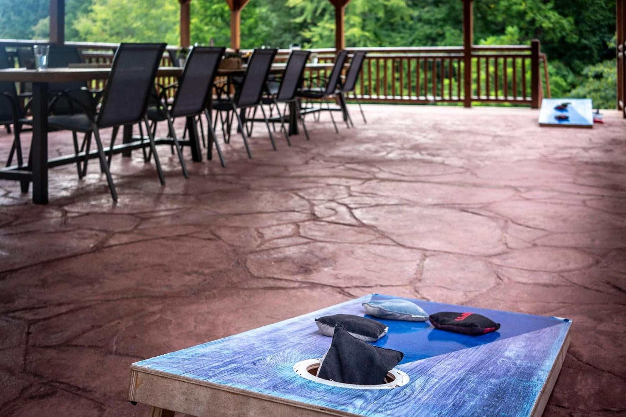Smokey'S Paradise By Avantstay Sleeps 22 Pool Сивиървил Екстериор снимка