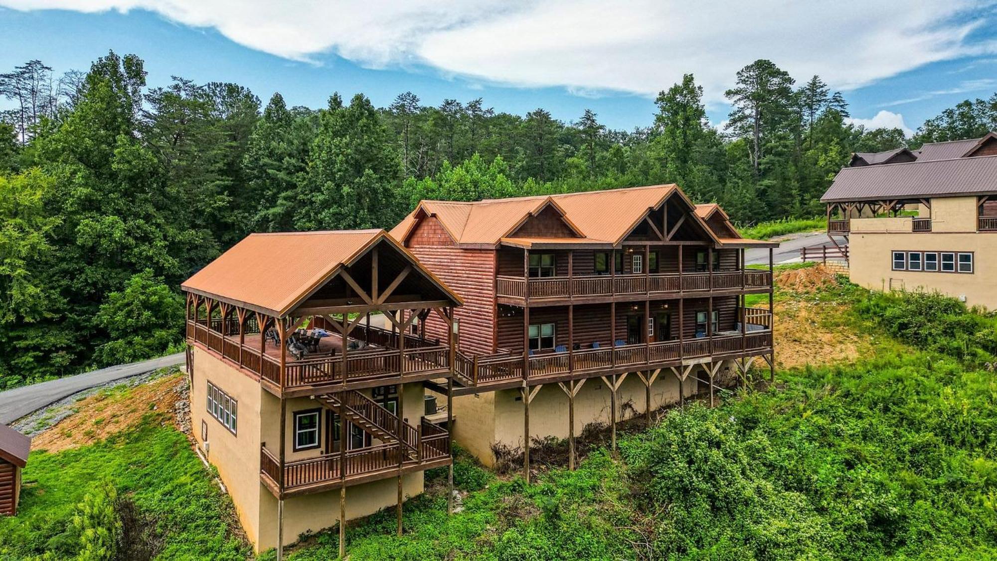 Smokey'S Paradise By Avantstay Sleeps 22 Pool Сивиървил Екстериор снимка