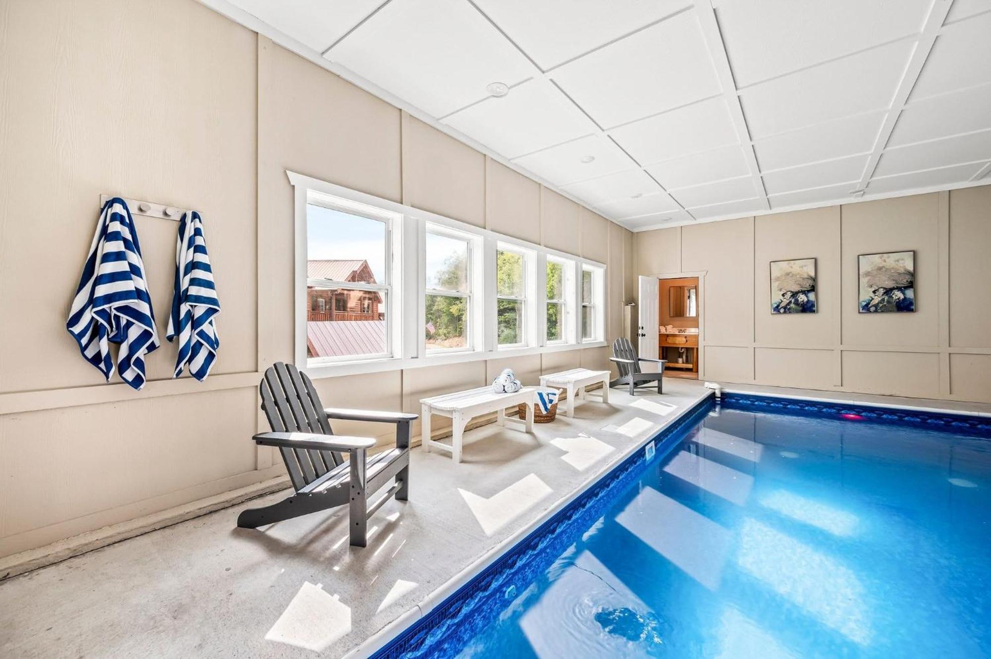 Smokey'S Paradise By Avantstay Sleeps 22 Pool Сивиървил Екстериор снимка