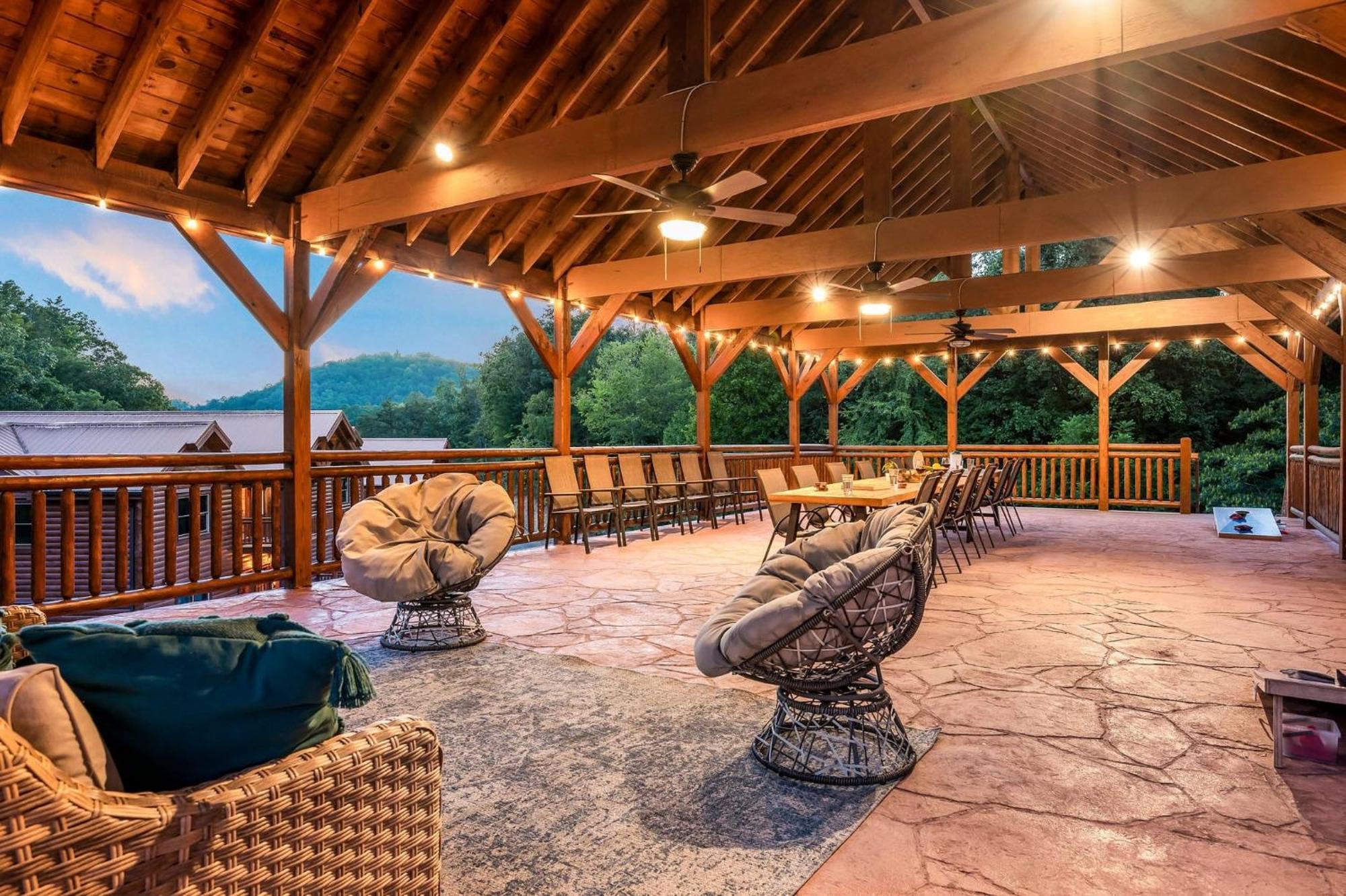 Smokey'S Paradise By Avantstay Sleeps 22 Pool Сивиървил Екстериор снимка